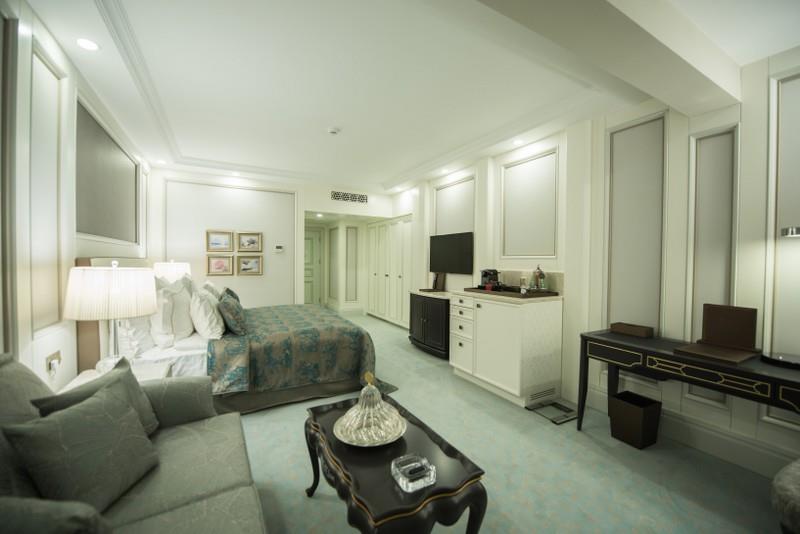 Les Ambassadeurs Hotel & Casino