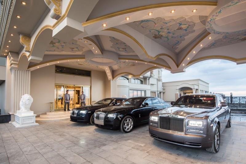 Les Ambassadeurs Hotel & Casino