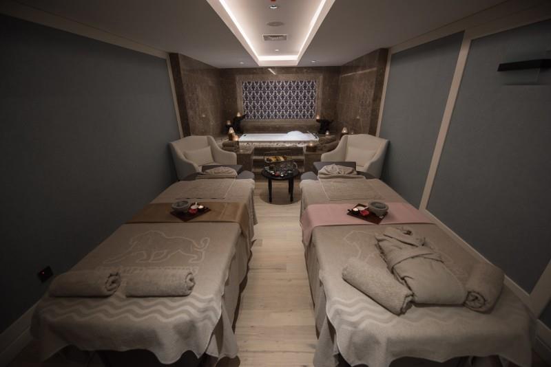 Les Ambassadeurs Hotel & Casino