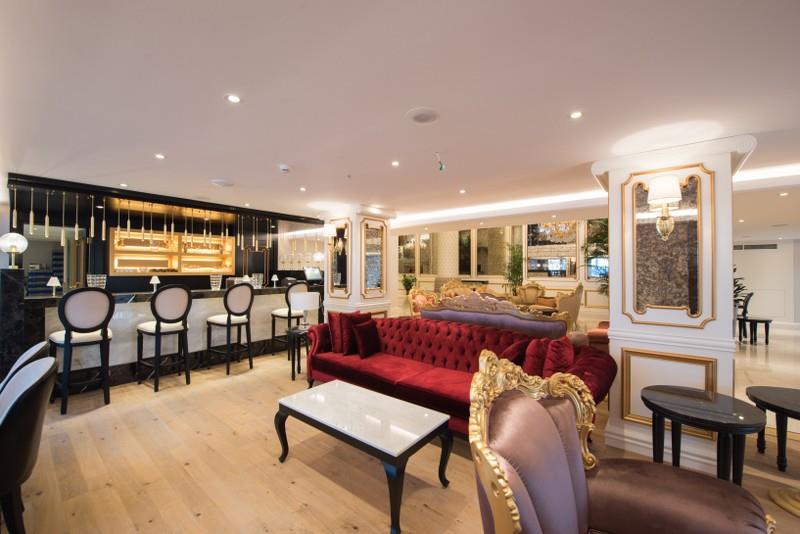 Les Ambassadeurs Hotel & Casino