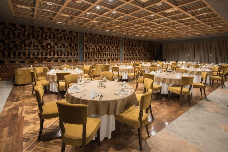 Les Ambassadeurs Hotel & Casino