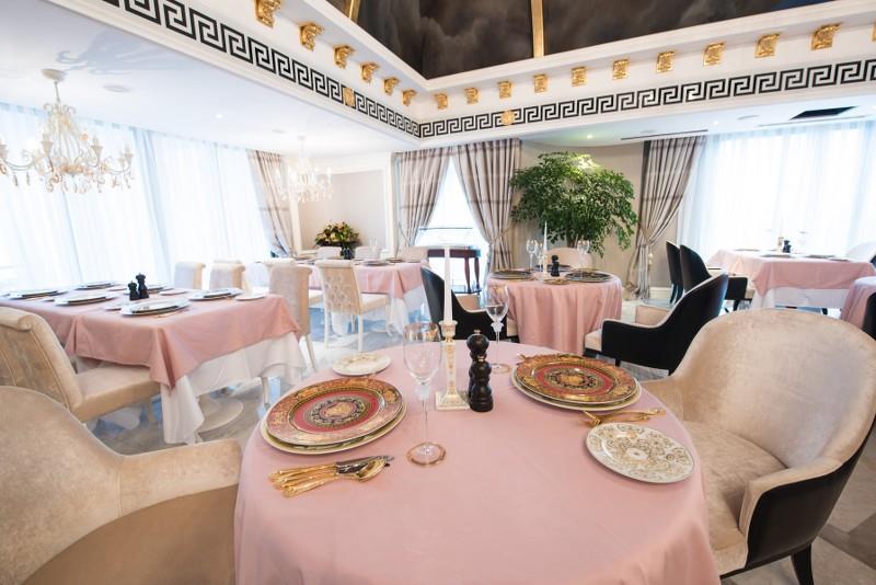 Les Ambassadeurs Hotel & Casino