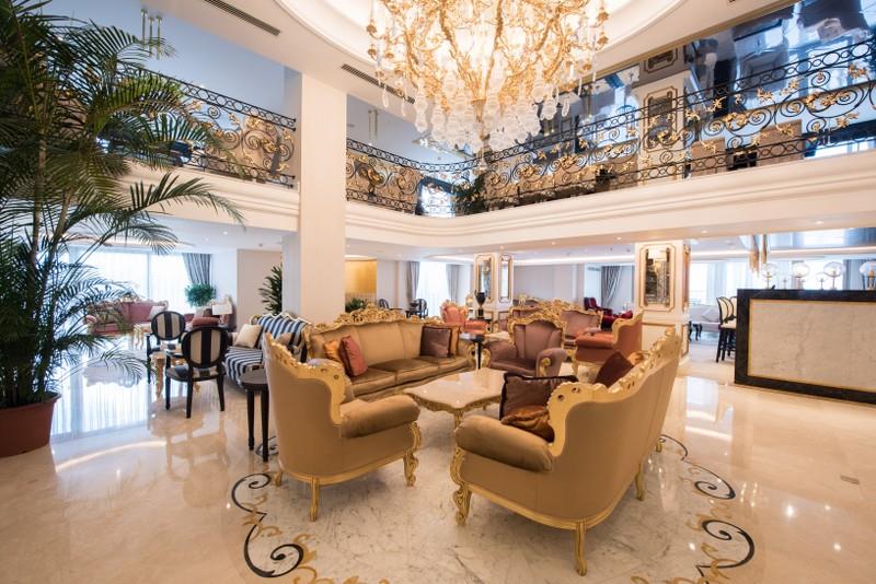 Les Ambassadeurs Hotel & Casino