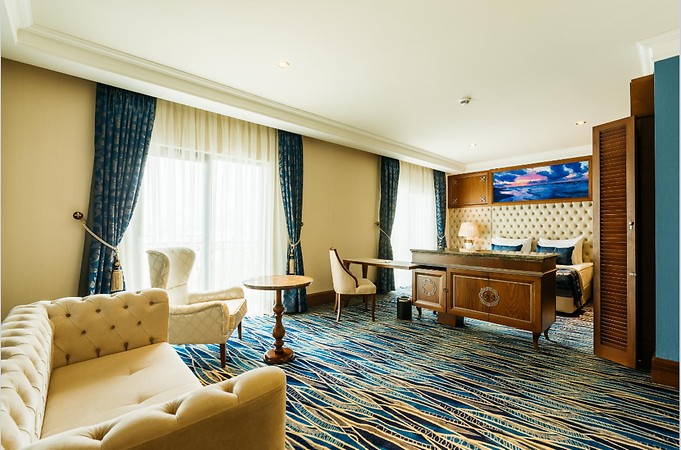 Lord's Palace Hotel