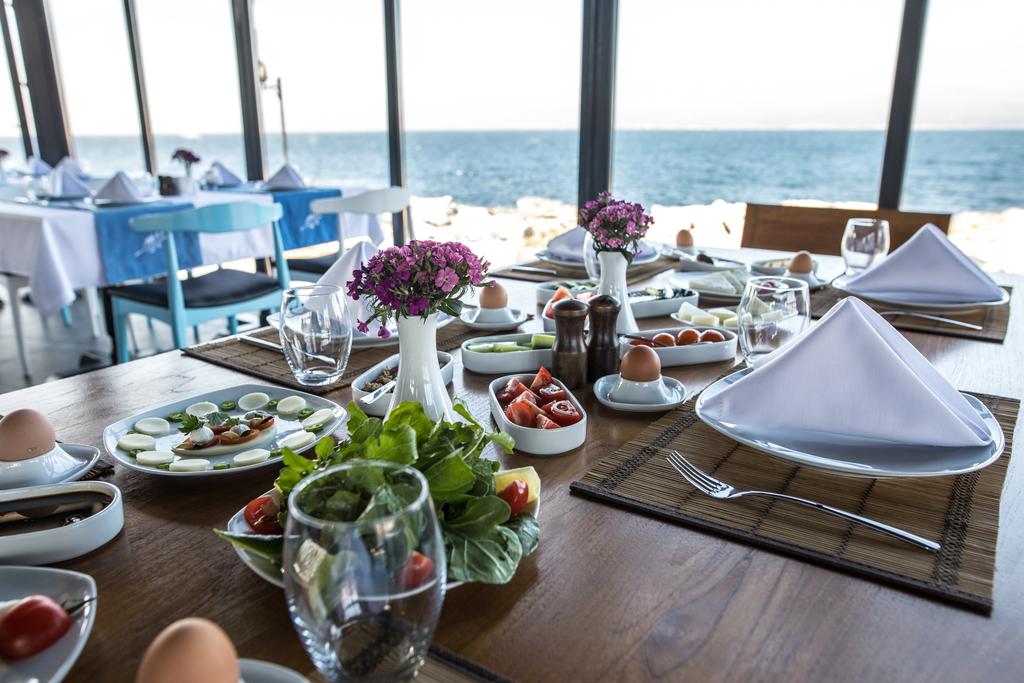 Maya Bistro Hotel Beach