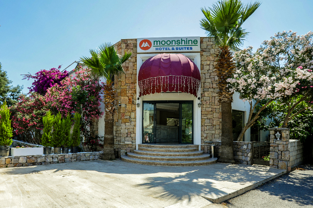 Moonshine Hotel