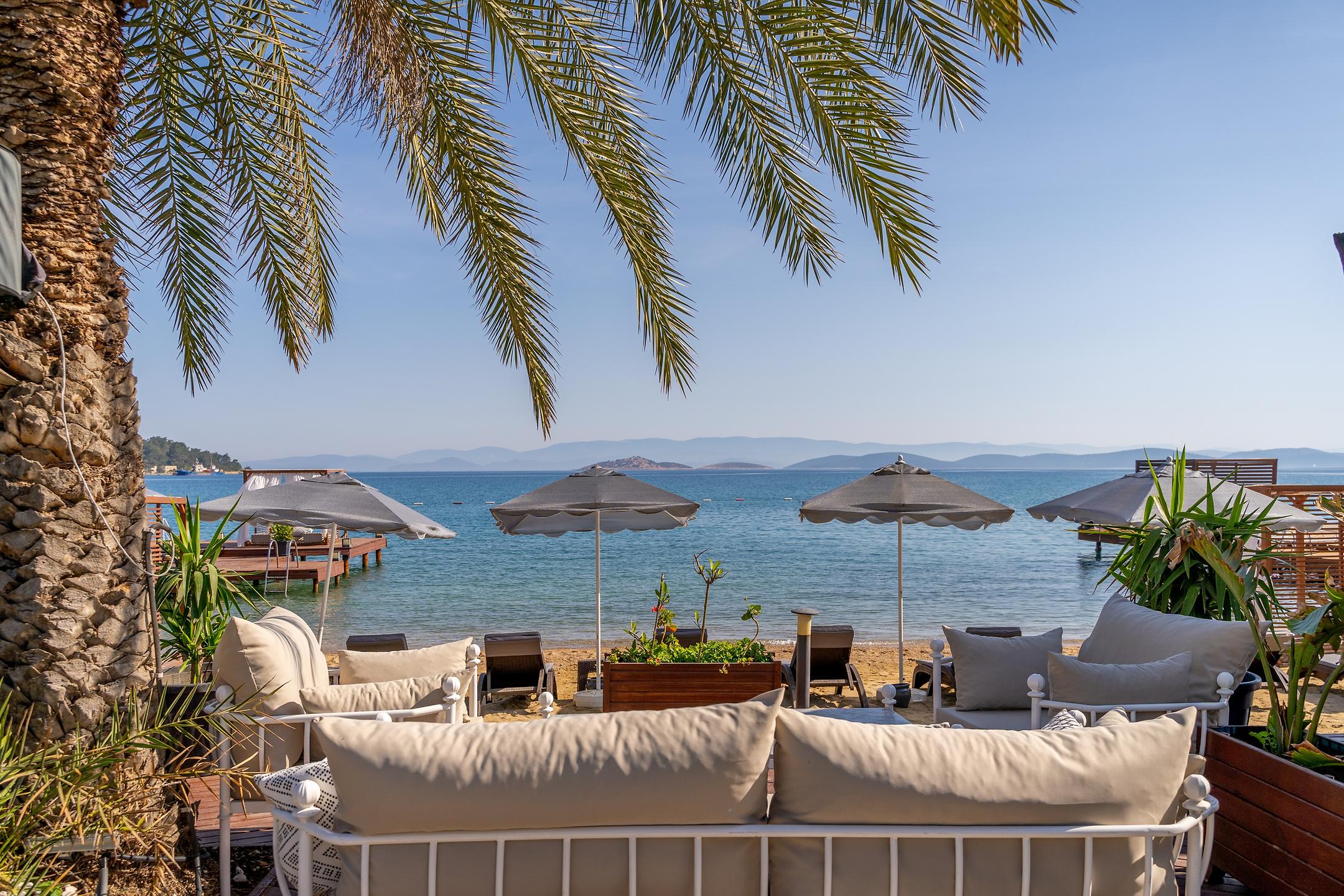 Moyo Beach Hotel