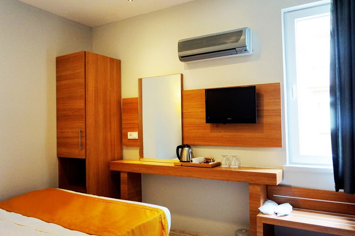 Ramona Otel Lara