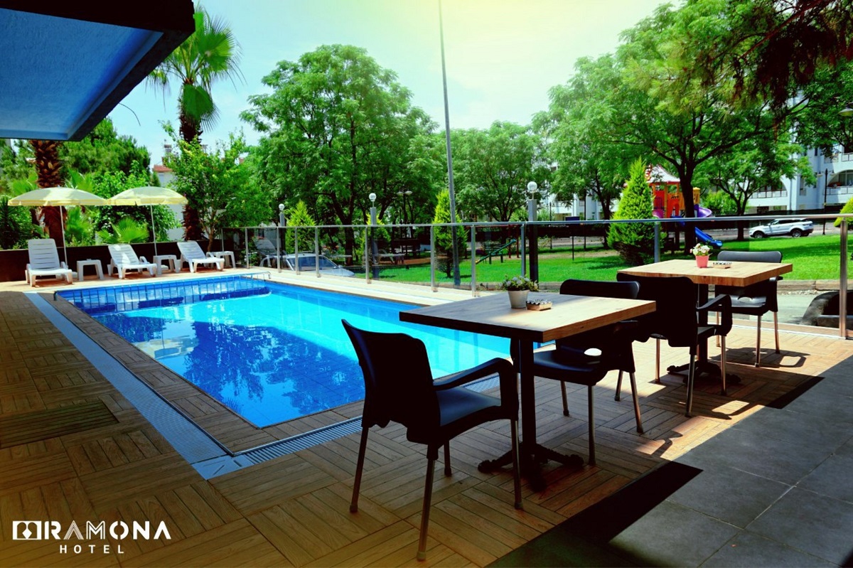 Ramona Otel Lara