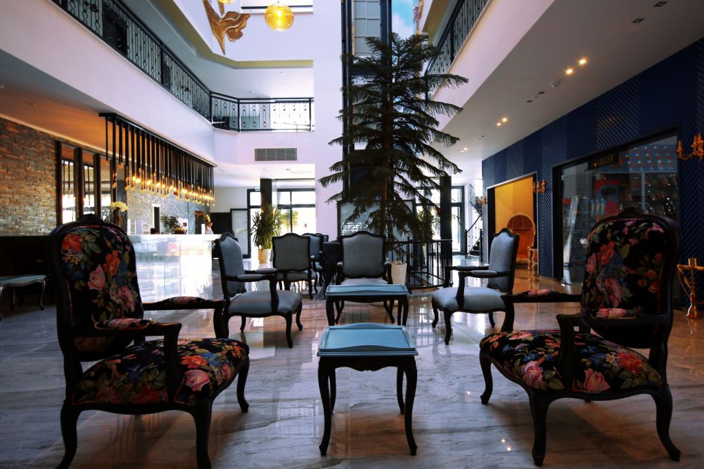 Sey Beach Hotel & Spa