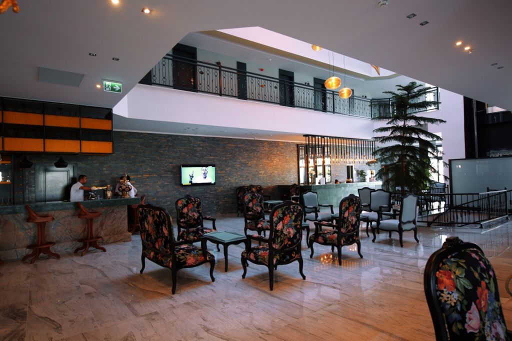 Sey Beach Hotel & Spa