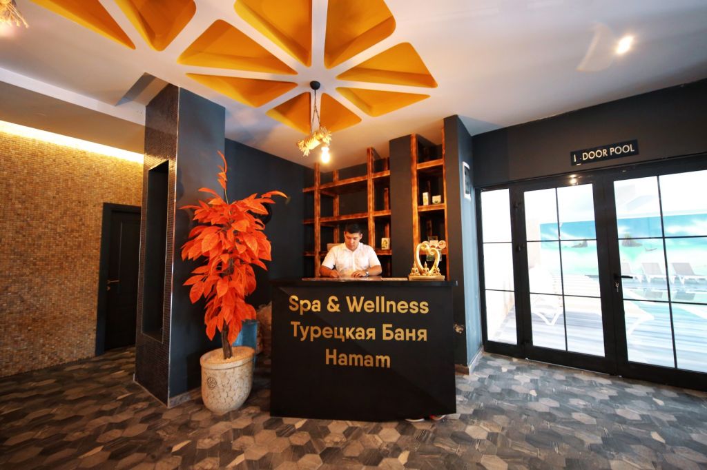 Sey Beach Hotel & Spa