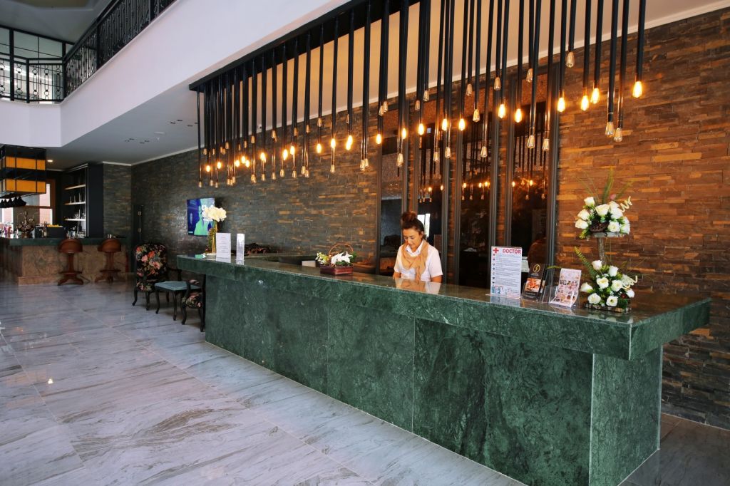 Sey Beach Hotel & Spa