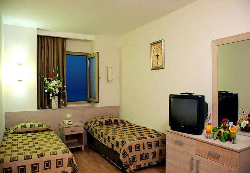 Side Brezee Hotel