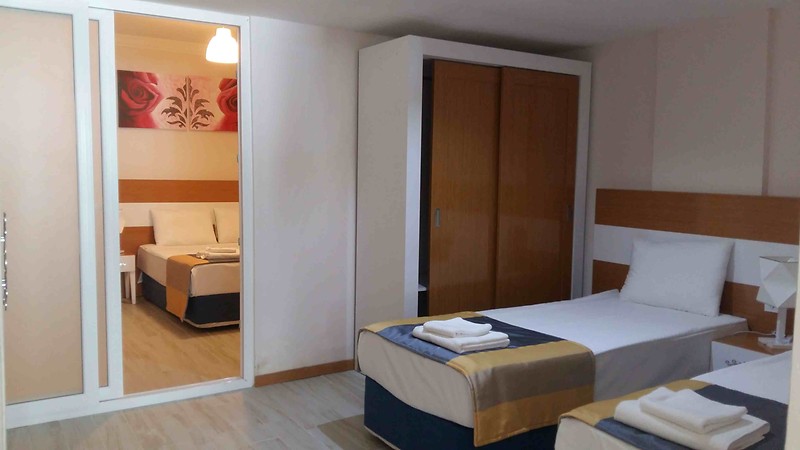 Side Rose Hotel