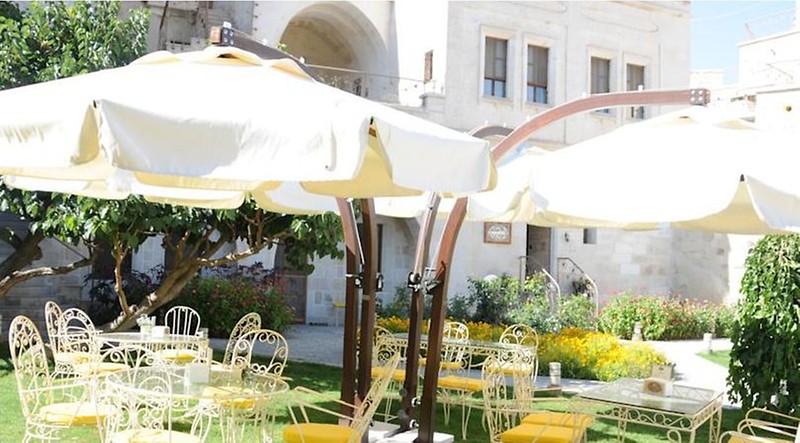 Tafonı Cave Hotel