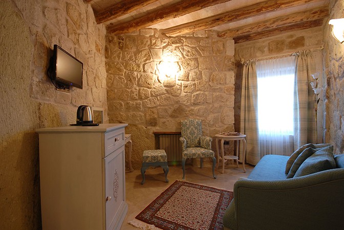Tafonı Cave Hotel