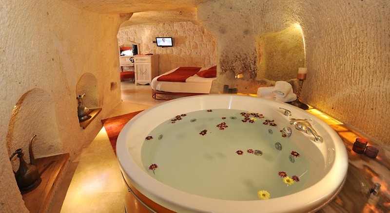 Tafonı Cave Hotel