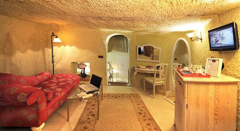 Tafonı Cave Hotel