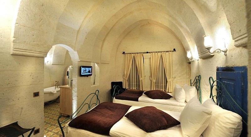 Tafonı Cave Hotel