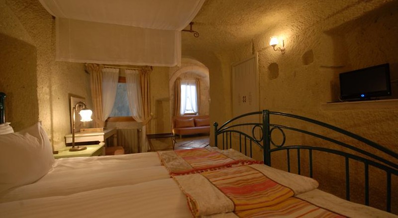 Tafonı Cave Hotel