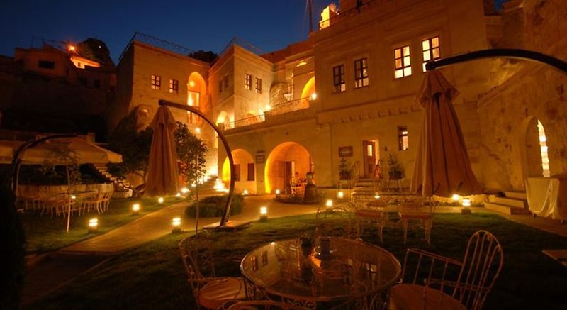 Tafonı Cave Hotel
