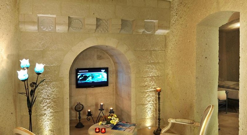 Tafonı Cave Hotel