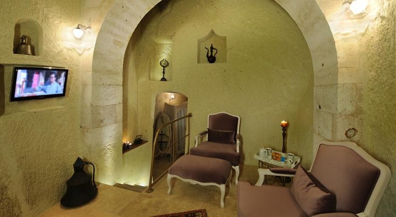 Tafonı Cave Hotel