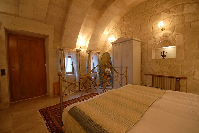 Tafonı Cave Hotel